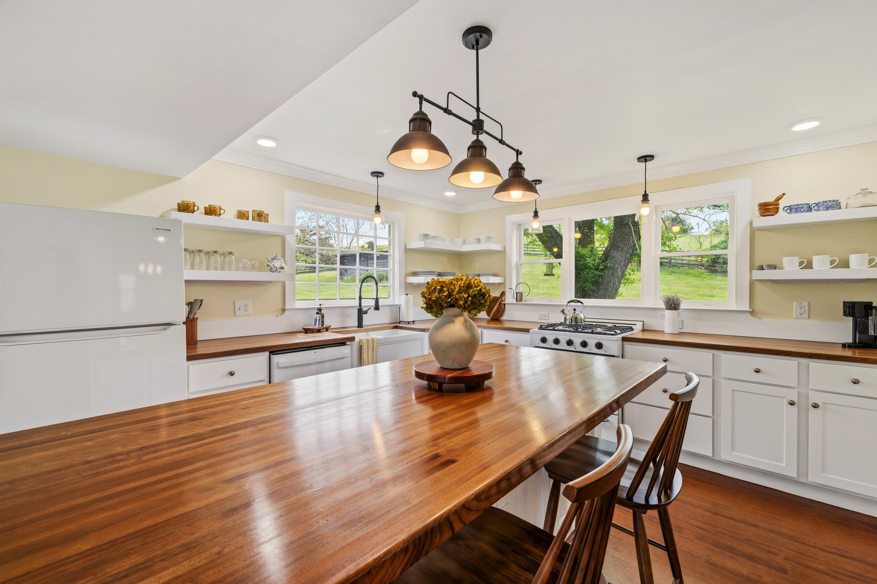 396 BELLEVUE LN, ROCKBRIDGE BATHS, Virginia 24473, 2 Bedrooms Bedrooms, ,2 BathroomsBathrooms,Residential,396 BELLEVUE LN,676374 MLS # 676374