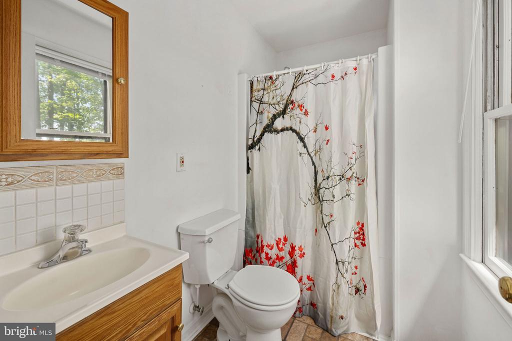 11154 ALUM SPRINGS RD, CULPEPER, Virginia 22701, 4 Bedrooms Bedrooms, ,3 BathroomsBathrooms,Residential,11154 ALUM SPRINGS RD,VACU2013362 MLS # VACU2013362