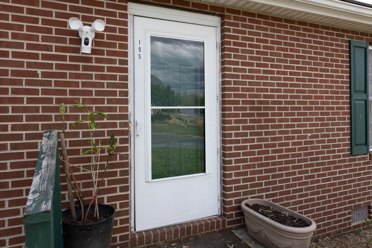 195 5TH ST, HARRISONBURG, Virginia 22802, 3 Bedrooms Bedrooms, ,2 BathroomsBathrooms,Residential,195 5TH ST,676388 MLS # 676388