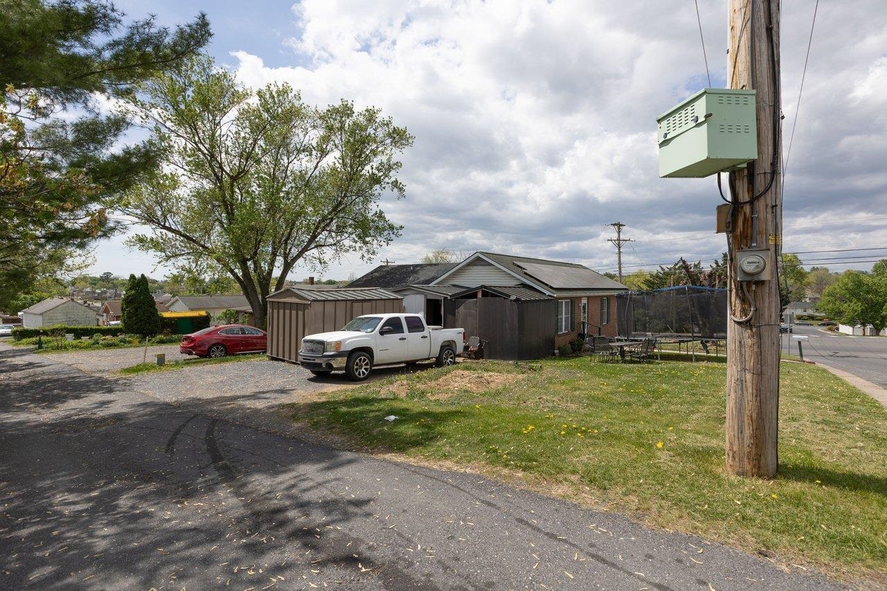 195 5TH ST, HARRISONBURG, Virginia 22802, 3 Bedrooms Bedrooms, ,2 BathroomsBathrooms,Residential,195 5TH ST,676388 MLS # 676388