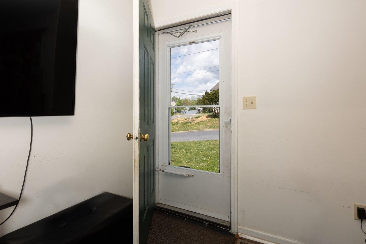 195 5TH ST, HARRISONBURG, Virginia 22802, 3 Bedrooms Bedrooms, ,2 BathroomsBathrooms,Residential,195 5TH ST,676388 MLS # 676388