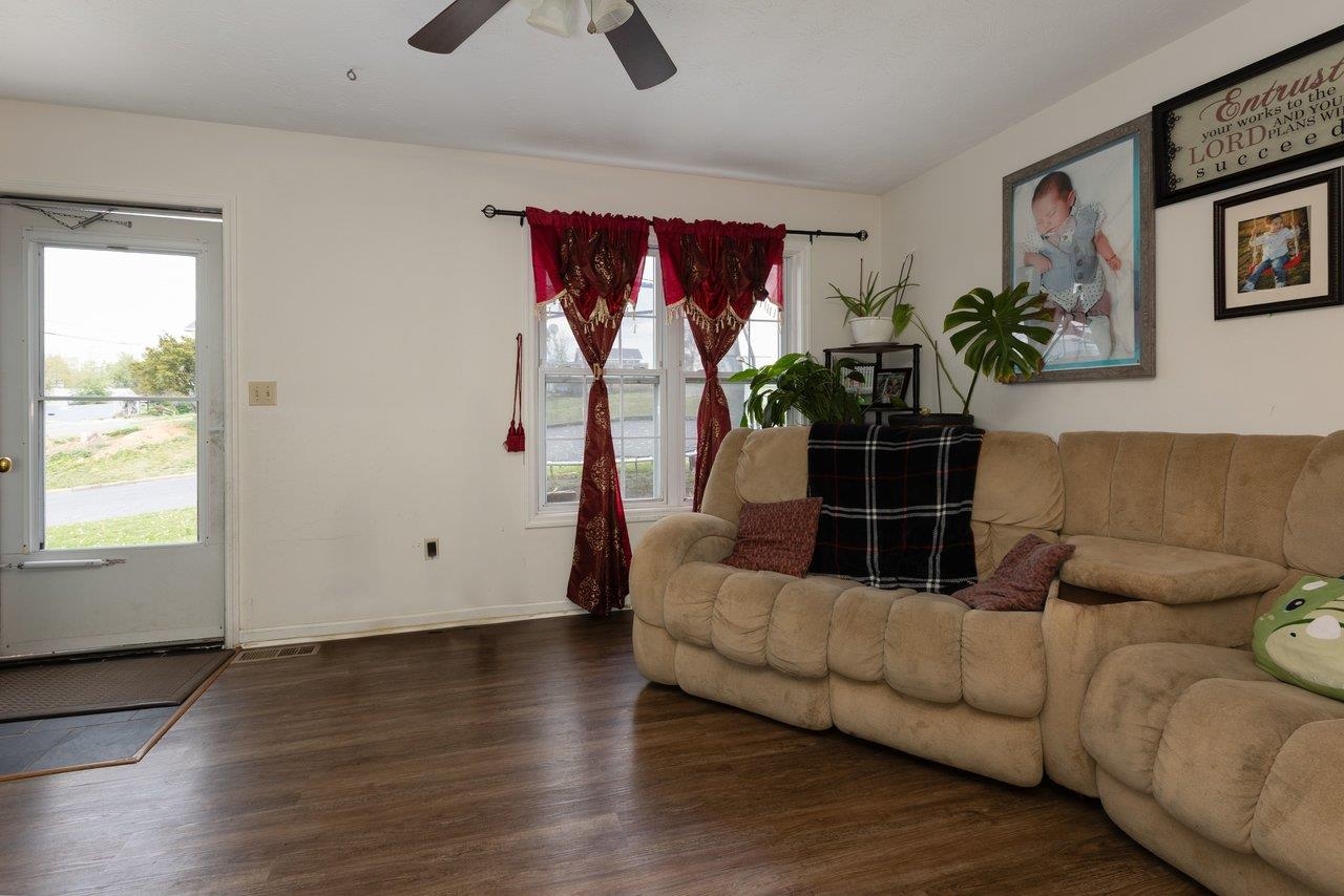 195 5TH ST, HARRISONBURG, Virginia 22802, 3 Bedrooms Bedrooms, ,2 BathroomsBathrooms,Residential,195 5TH ST,676388 MLS # 676388