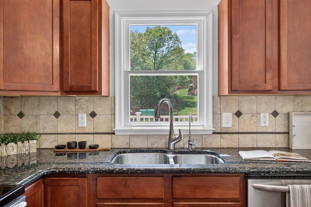 3265 BERRYFIELD DR, ROCKINGHAM, Virginia 22801, 4 Bedrooms Bedrooms, ,3 BathroomsBathrooms,Residential,3265 BERRYFIELD DR,676394 MLS # 676394