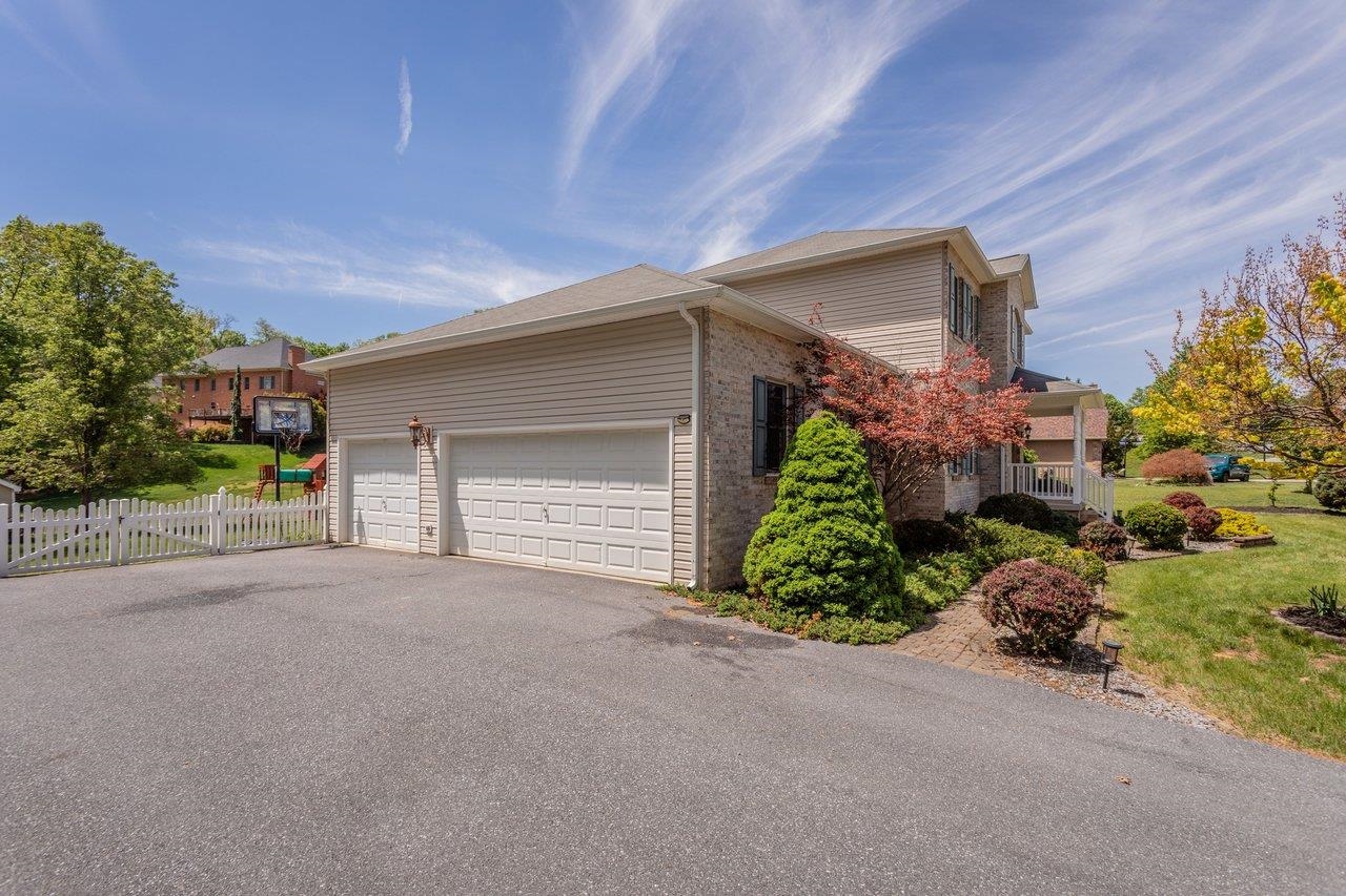 3265 BERRYFIELD DR, ROCKINGHAM, Virginia 22801, 4 Bedrooms Bedrooms, ,3 BathroomsBathrooms,Residential,3265 BERRYFIELD DR,676394 MLS # 676394