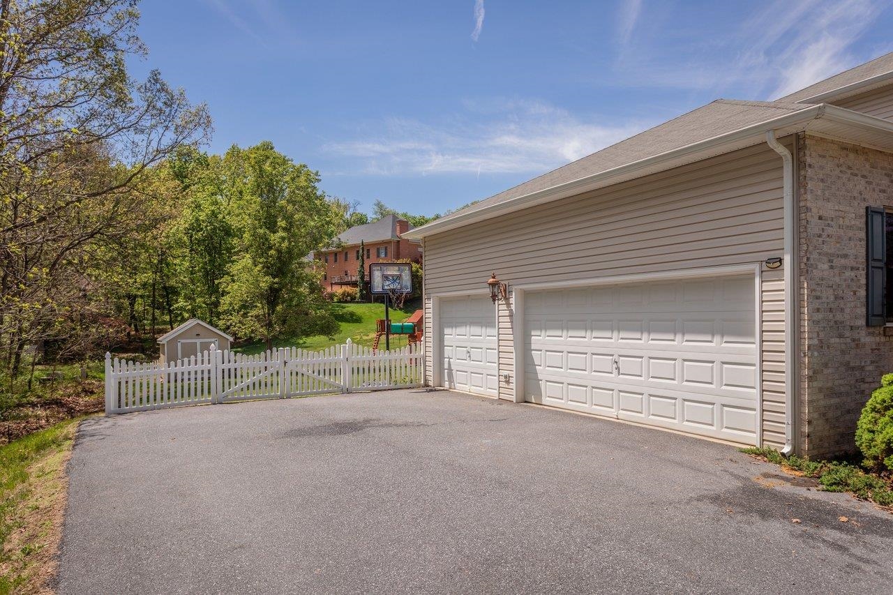 3265 BERRYFIELD DR, ROCKINGHAM, Virginia 22801, 4 Bedrooms Bedrooms, ,3 BathroomsBathrooms,Residential,3265 BERRYFIELD DR,676394 MLS # 676394
