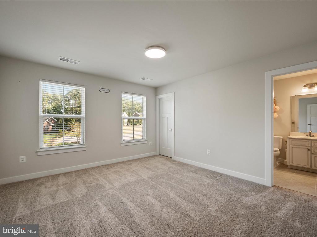 11710 SOUTHVIEW CT, SPOTSYLVANIA, Virginia 22551, 5 Bedrooms Bedrooms, ,3 BathroomsBathrooms,Residential,11710 SOUTHVIEW CT,VASP2041412 MLS # VASP2041412