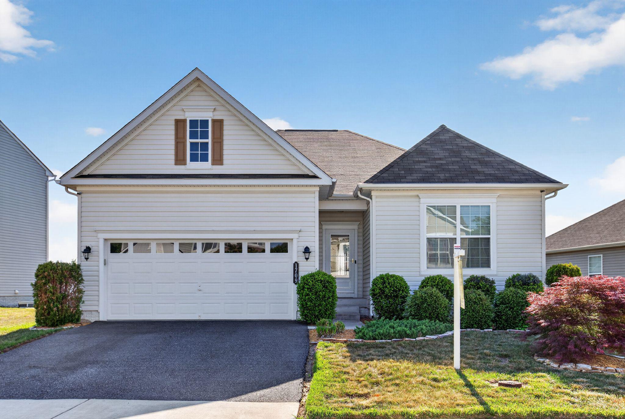 1709 HUDGINS FARM CIR, FREDERICKSBURG, Virginia 22408, 4 Bedrooms Bedrooms, ,3 BathroomsBathrooms,Residential,1709 HUDGINS FARM CIR,VASP2041344 MLS # VASP2041344