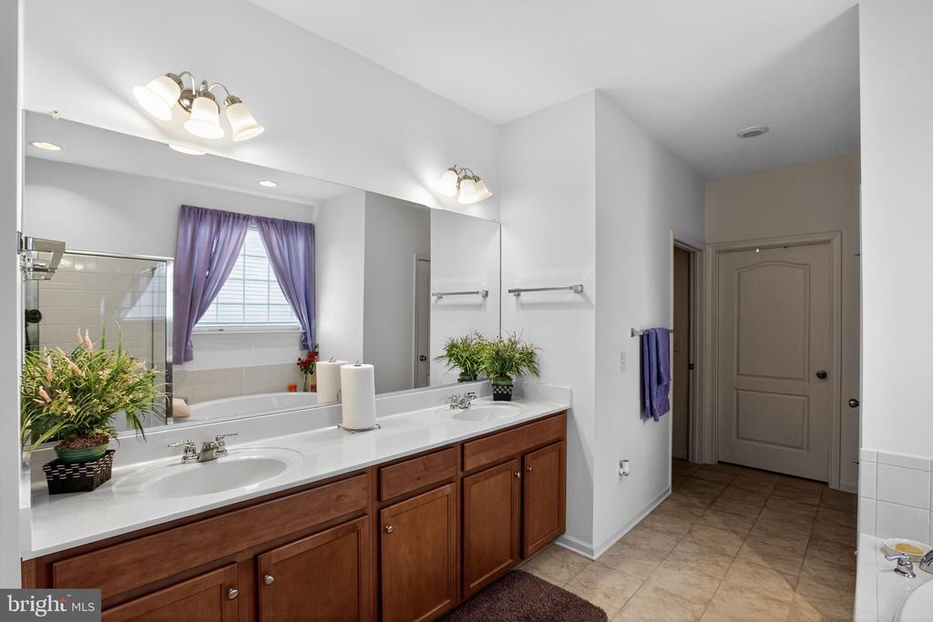 1709 HUDGINS FARM CIR, FREDERICKSBURG, Virginia 22408, 4 Bedrooms Bedrooms, ,3 BathroomsBathrooms,Residential,1709 HUDGINS FARM CIR,VASP2041344 MLS # VASP2041344