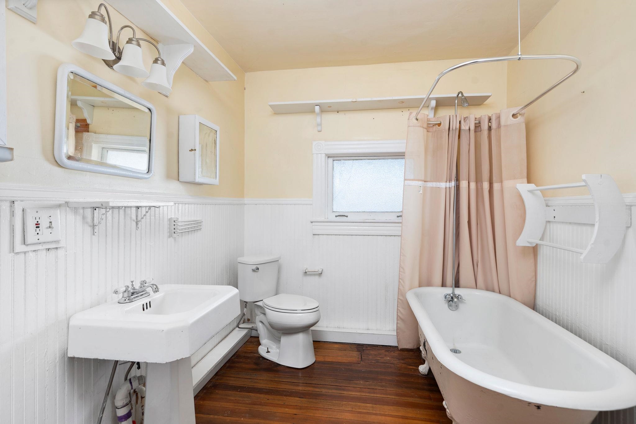 476 WALNUT AVE, WAYNESBORO, Virginia 22980, 4 Bedrooms Bedrooms, ,2 BathroomsBathrooms,Residential,476 WALNUT AVE,676419 MLS # 676419