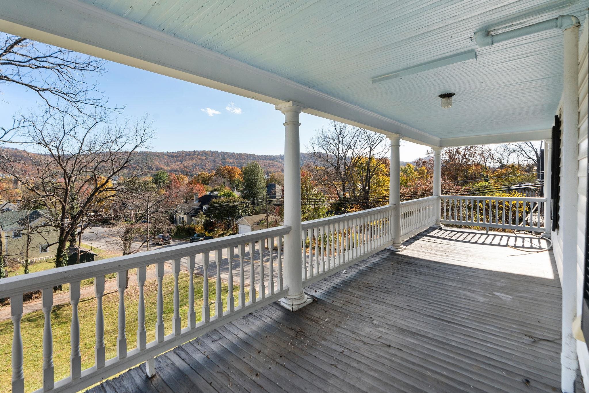 476 WALNUT AVE, WAYNESBORO, Virginia 22980, 4 Bedrooms Bedrooms, ,2 BathroomsBathrooms,Residential,476 WALNUT AVE,676419 MLS # 676419