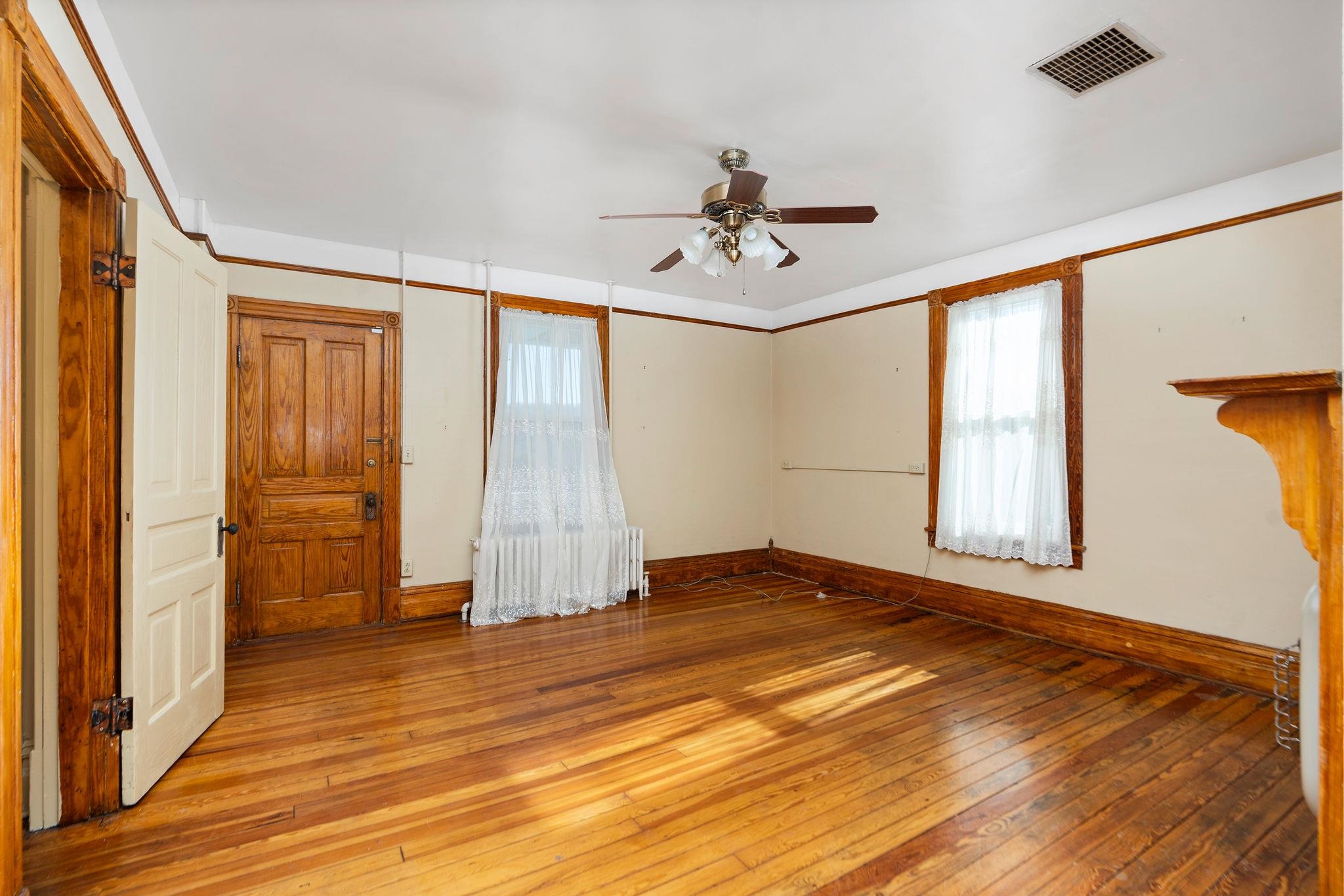 476 WALNUT AVE, WAYNESBORO, Virginia 22980, 4 Bedrooms Bedrooms, ,2 BathroomsBathrooms,Residential,476 WALNUT AVE,676419 MLS # 676419