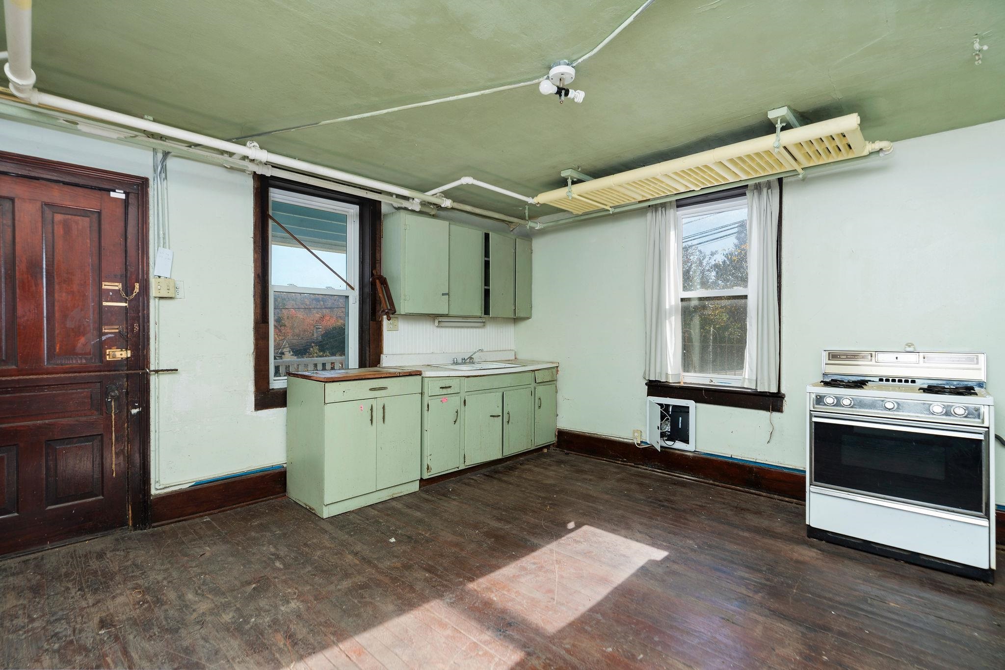 476 WALNUT AVE, WAYNESBORO, Virginia 22980, 4 Bedrooms Bedrooms, ,2 BathroomsBathrooms,Residential,476 WALNUT AVE,676419 MLS # 676419