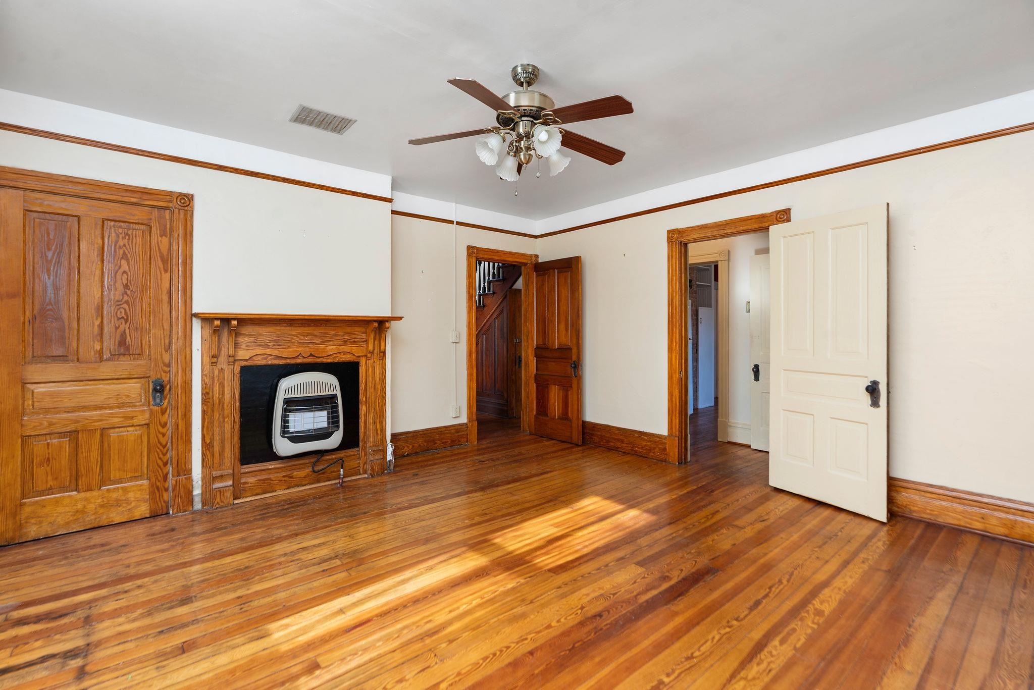 476 WALNUT AVE, WAYNESBORO, Virginia 22980, 4 Bedrooms Bedrooms, ,2 BathroomsBathrooms,Residential,476 WALNUT AVE,676419 MLS # 676419
