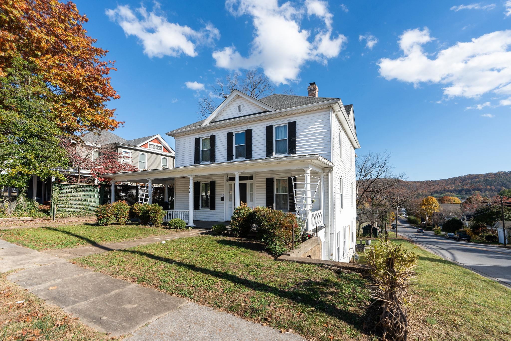476 WALNUT AVE, WAYNESBORO, Virginia 22980, 4 Bedrooms Bedrooms, ,2 BathroomsBathrooms,Residential,476 WALNUT AVE,676419 MLS # 676419