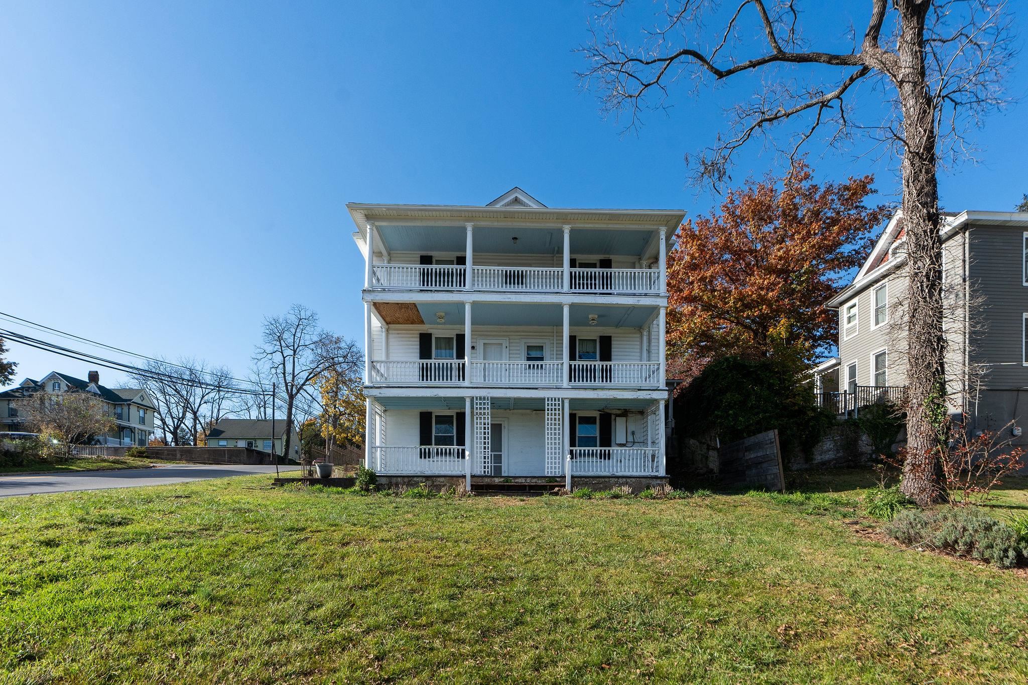 476 WALNUT AVE, WAYNESBORO, Virginia 22980, 4 Bedrooms Bedrooms, ,2 BathroomsBathrooms,Residential,476 WALNUT AVE,676419 MLS # 676419