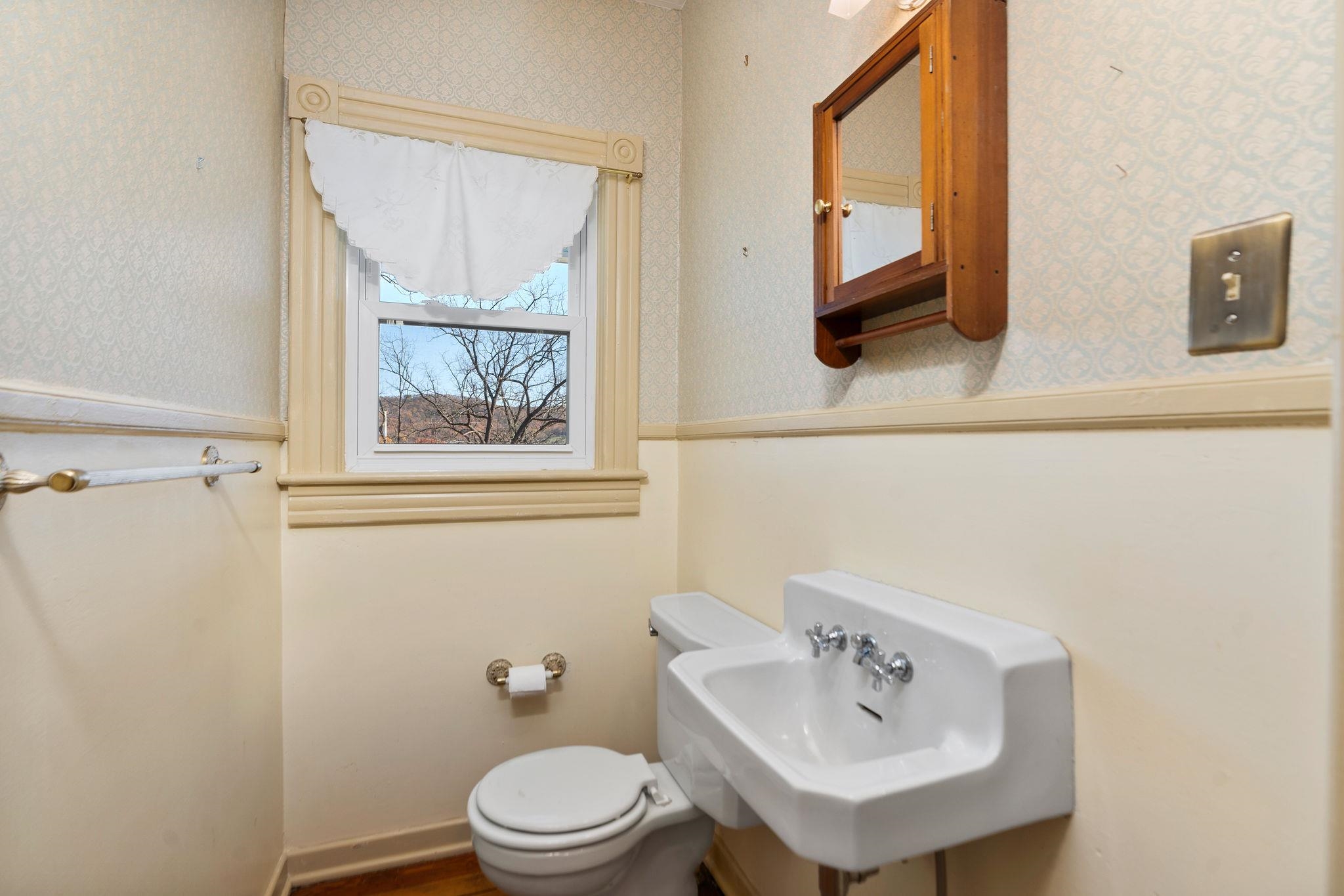 476 WALNUT AVE, WAYNESBORO, Virginia 22980, 4 Bedrooms Bedrooms, ,2 BathroomsBathrooms,Residential,476 WALNUT AVE,676419 MLS # 676419