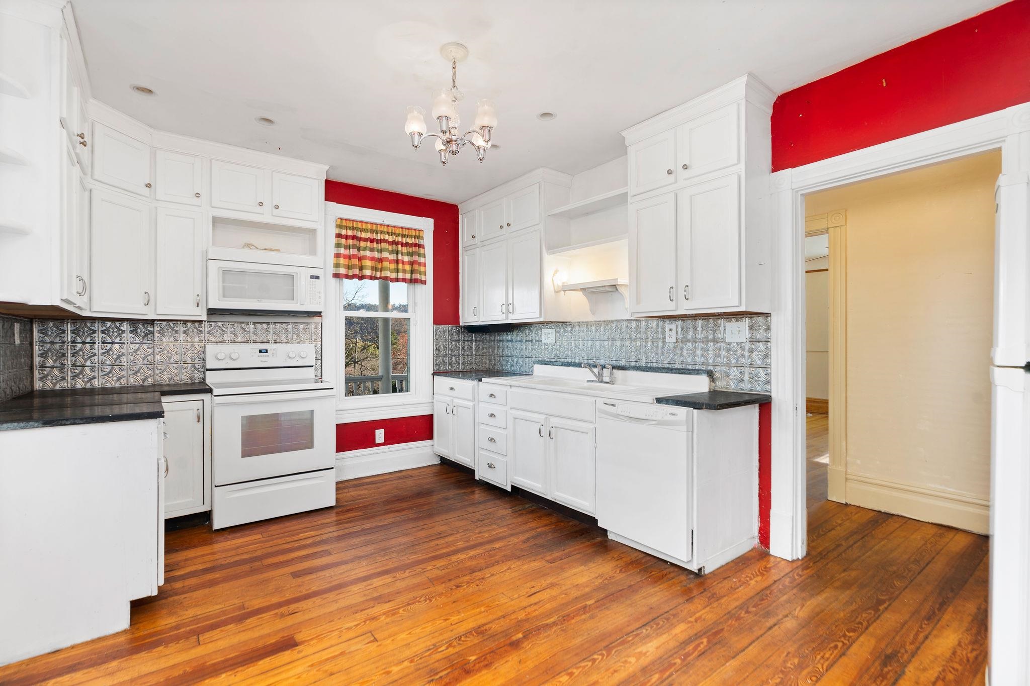 476 WALNUT AVE, WAYNESBORO, Virginia 22980, 4 Bedrooms Bedrooms, ,2 BathroomsBathrooms,Residential,476 WALNUT AVE,676419 MLS # 676419
