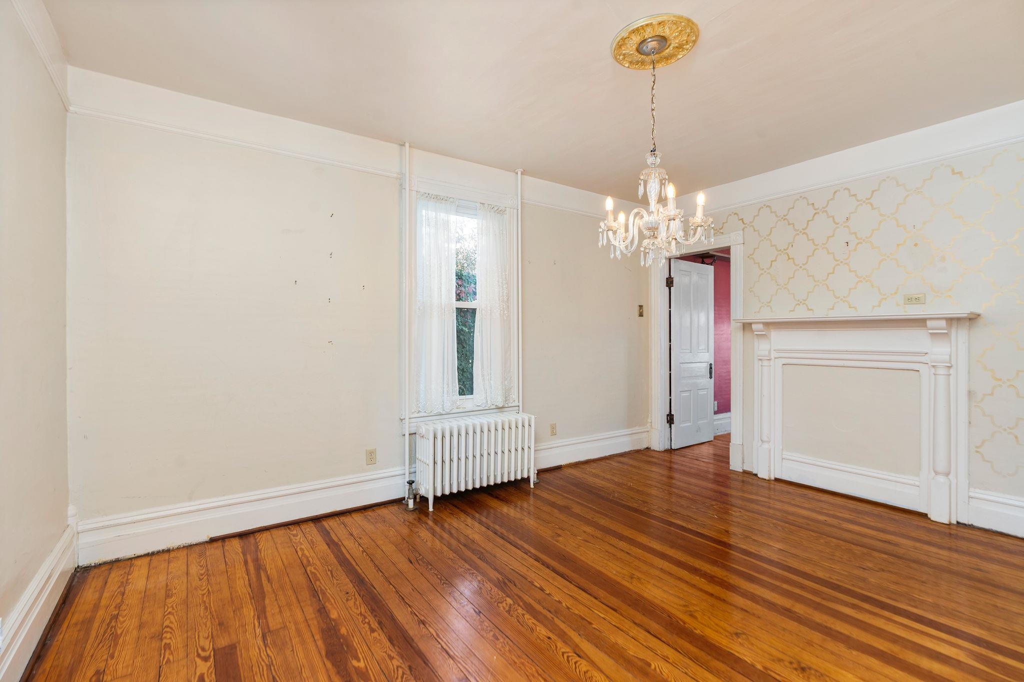 476 WALNUT AVE, WAYNESBORO, Virginia 22980, 4 Bedrooms Bedrooms, ,2 BathroomsBathrooms,Residential,476 WALNUT AVE,676419 MLS # 676419