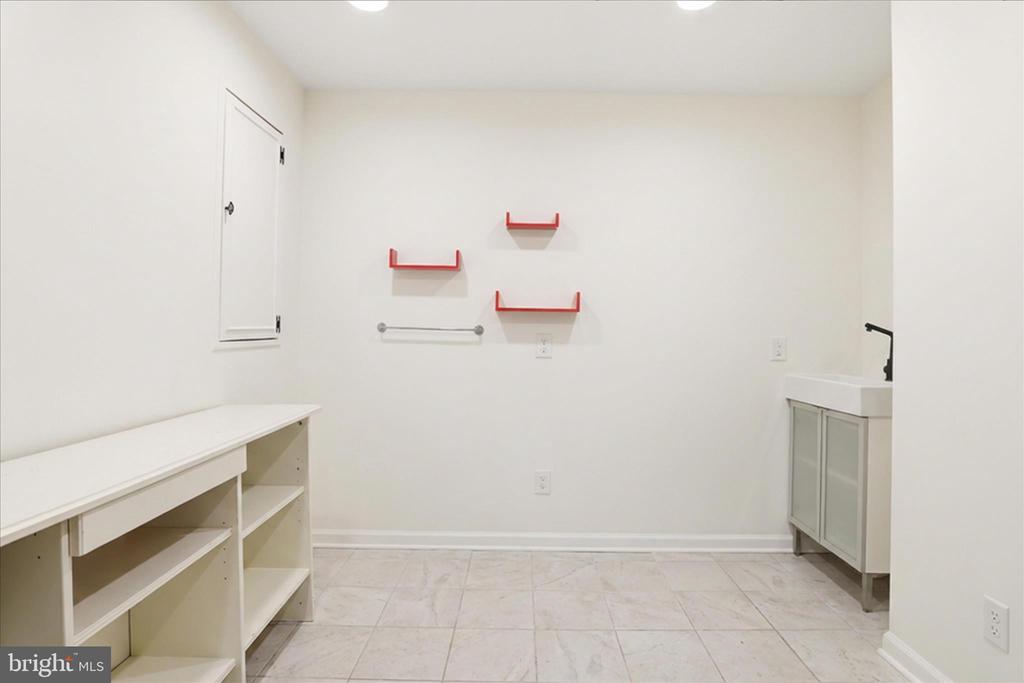 3969 LAKE ASHBY CT, WARRENTON, Virginia 20187, 4 Bedrooms Bedrooms, ,3 BathroomsBathrooms,Residential,3969 LAKE ASHBY CT,VAFQ2021184 MLS # VAFQ2021184