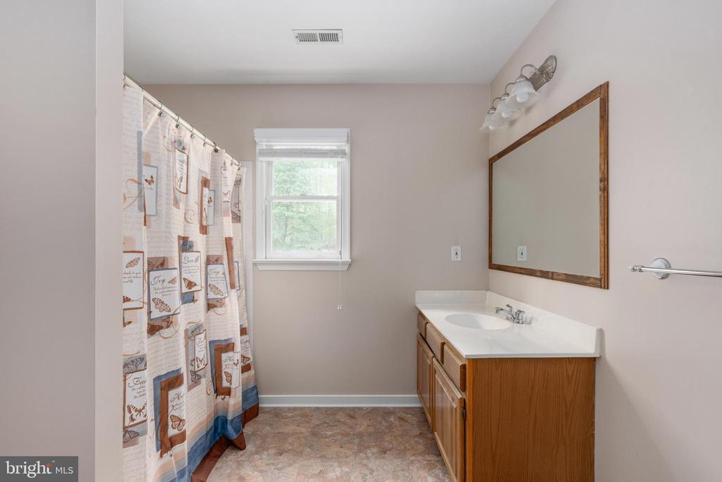 12446 BEAVER LODGE RD, STAFFORD, Virginia 22556, 4 Bedrooms Bedrooms, ,3 BathroomsBathrooms,Residential,12446 BEAVER LODGE RD,VAFQ2021556 MLS # VAFQ2021556