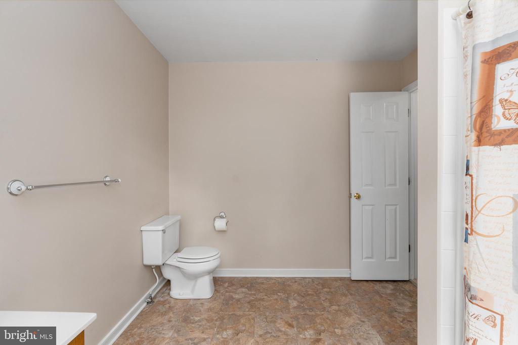 12446 BEAVER LODGE RD, STAFFORD, Virginia 22556, 4 Bedrooms Bedrooms, ,3 BathroomsBathrooms,Residential,12446 BEAVER LODGE RD,VAFQ2021556 MLS # VAFQ2021556