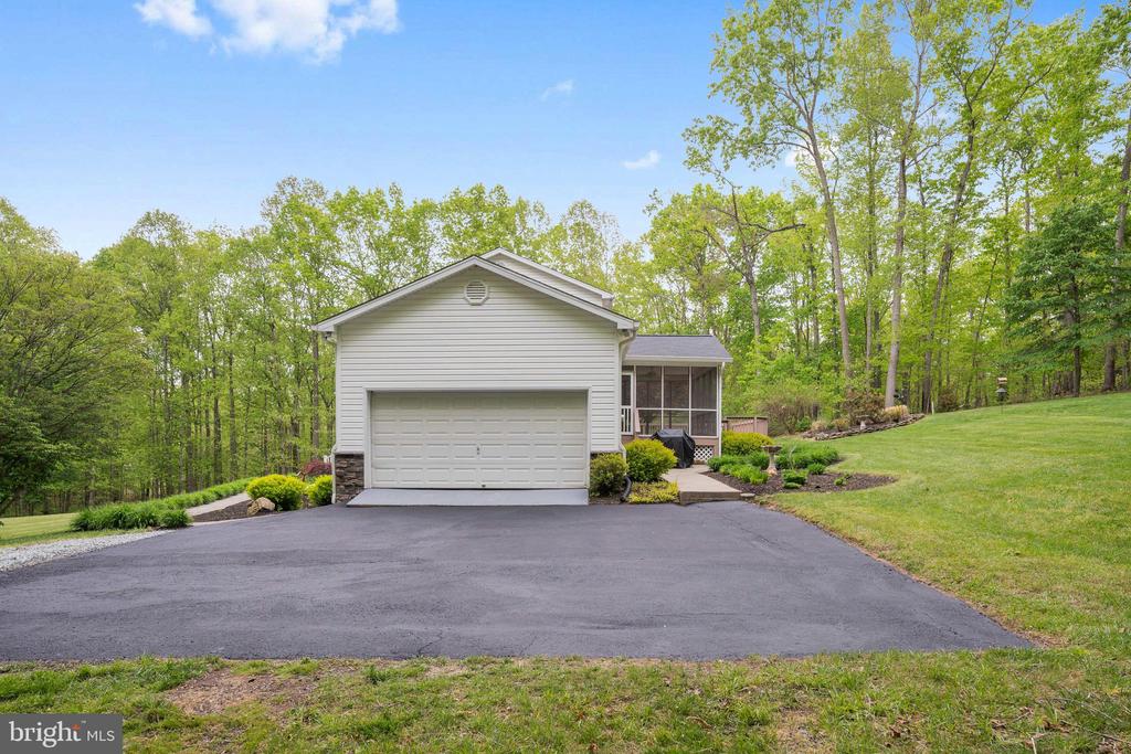 12446 BEAVER LODGE RD, STAFFORD, Virginia 22556, 4 Bedrooms Bedrooms, ,3 BathroomsBathrooms,Residential,12446 BEAVER LODGE RD,VAFQ2021556 MLS # VAFQ2021556