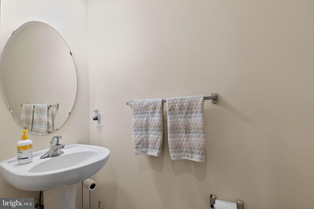 6715 HOLLY FARM LN, WARRENTON, Virginia 20187, 3 Bedrooms Bedrooms, ,3 BathroomsBathrooms,Residential,SUFFIELD MEADOWS CONDOMINIUM,6715 HOLLY FARM LN,VAFQ2021538 MLS # VAFQ2021538