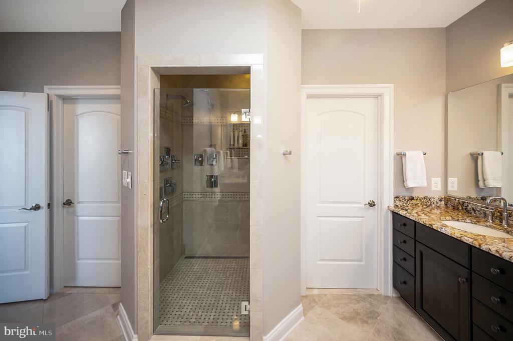 206 MADISON CIR, LOCUST GROVE, Virginia 22508, 6 Bedrooms Bedrooms, ,5 BathroomsBathrooms,Residential,206 MADISON CIR,VAOR2013758 MLS # VAOR2013758