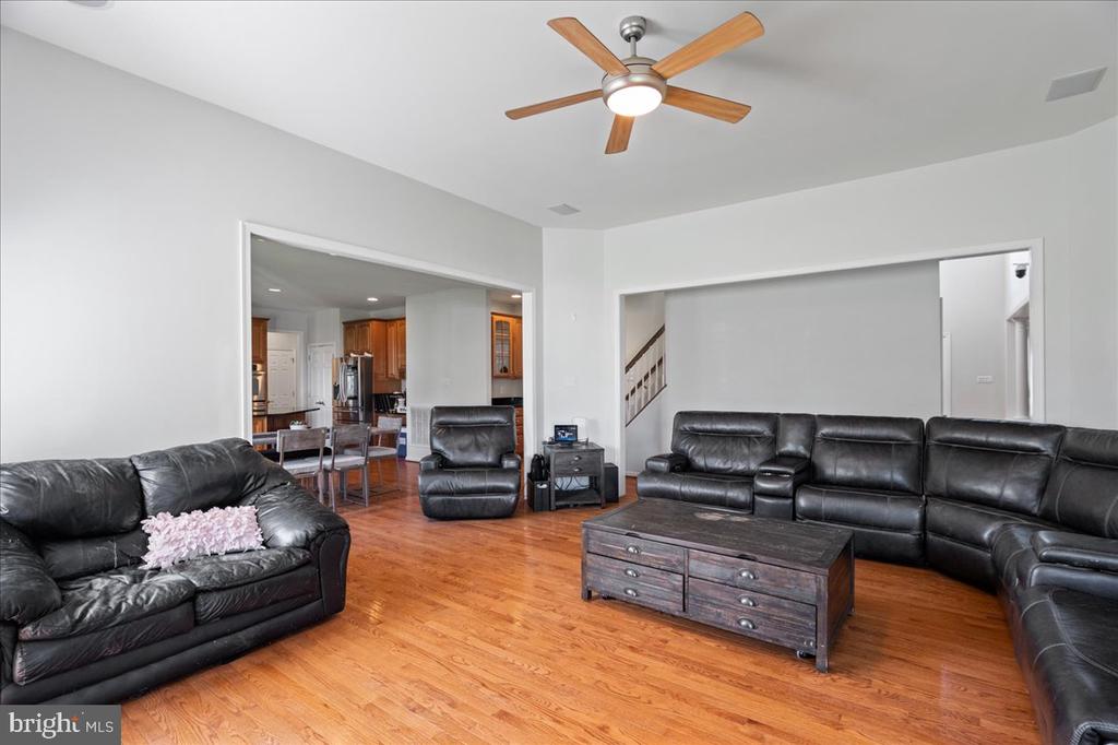 5570 CATTAIL CT, WARRENTON, Virginia 20187, 4 Bedrooms Bedrooms, ,3 BathroomsBathrooms,Residential,5570 CATTAIL CT,VAFQ2021726 MLS # VAFQ2021726