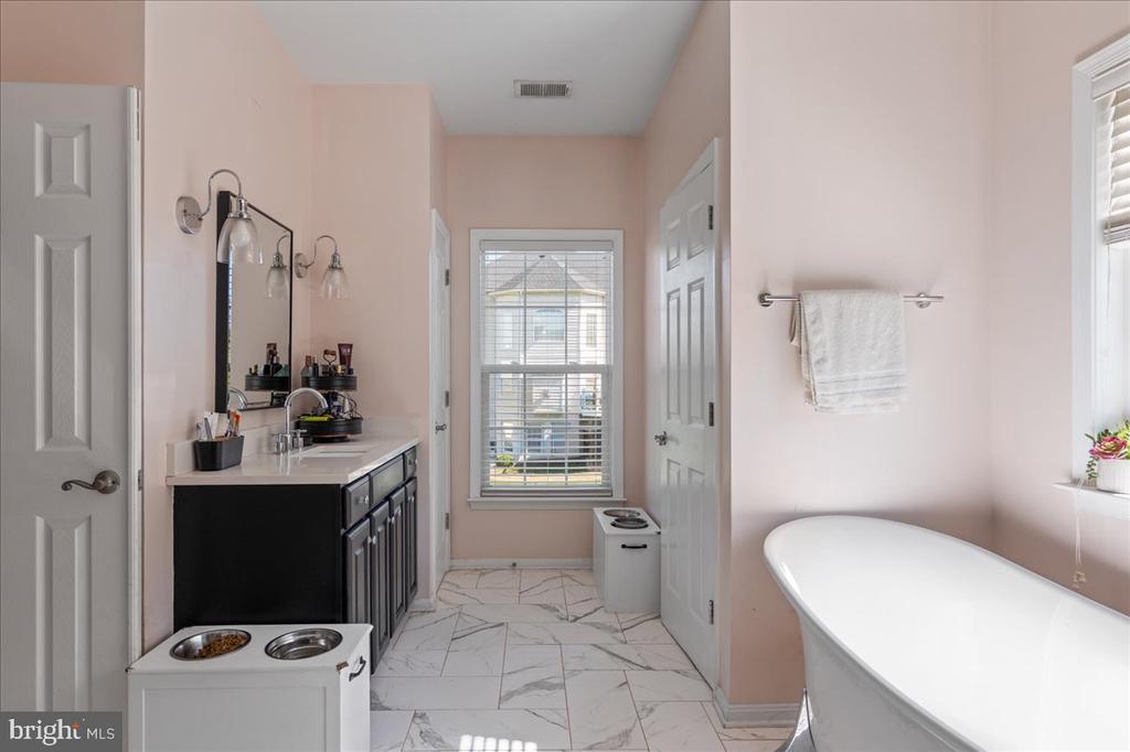 5570 CATTAIL CT, WARRENTON, Virginia 20187, 4 Bedrooms Bedrooms, ,3 BathroomsBathrooms,Residential,5570 CATTAIL CT,VAFQ2021726 MLS # VAFQ2021726