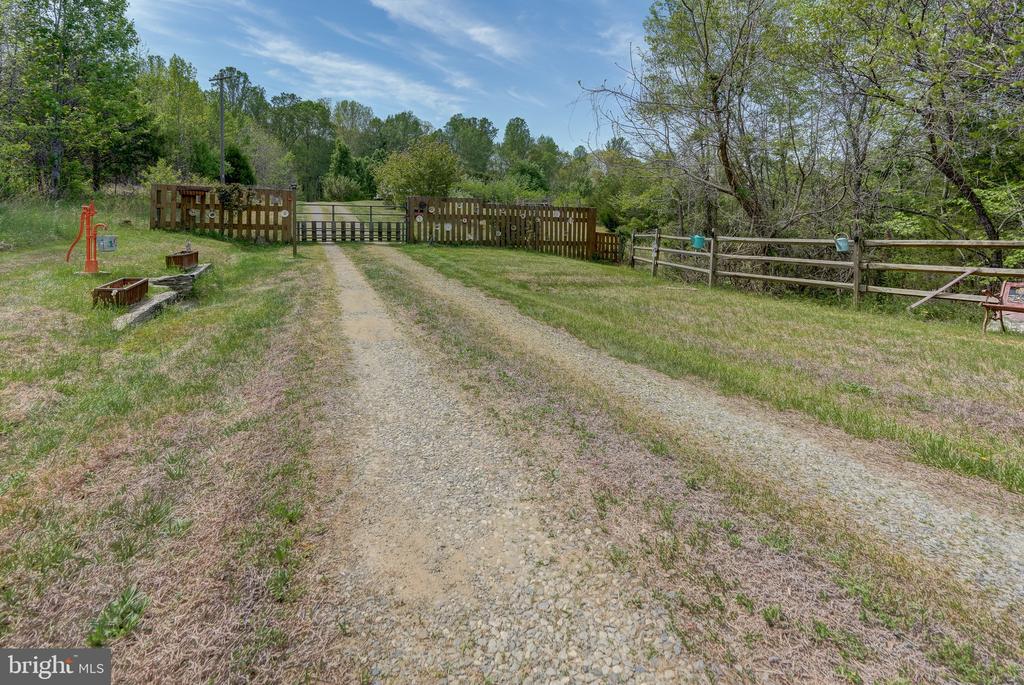 516 APPLE GROVE RD, MINERAL, Virginia 23117, 5 Bedrooms Bedrooms, ,3 BathroomsBathrooms,Residential,516 APPLE GROVE RD,VALA2009766 MLS # VALA2009766