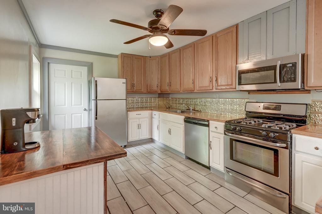 516 APPLE GROVE RD, MINERAL, Virginia 23117, 5 Bedrooms Bedrooms, ,3 BathroomsBathrooms,Residential,516 APPLE GROVE RD,VALA2009766 MLS # VALA2009766