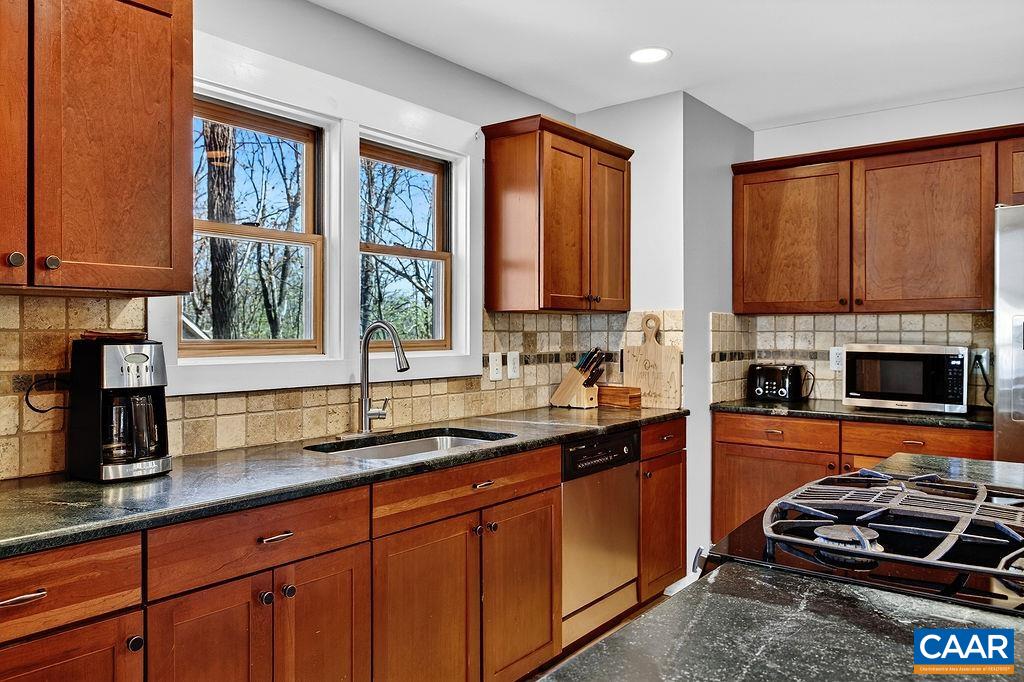 952 BLUE RIDGE DR, WINTERGREEN RESORT, Virginia 22967, 5 Bedrooms Bedrooms, ,4 BathroomsBathrooms,Residential,952 BLUE RIDGE DR,676279 MLS # 676279
