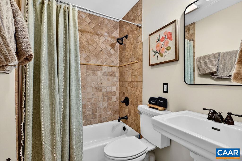 952 BLUE RIDGE DR, WINTERGREEN RESORT, Virginia 22967, 5 Bedrooms Bedrooms, ,4 BathroomsBathrooms,Residential,952 BLUE RIDGE DR,676279 MLS # 676279