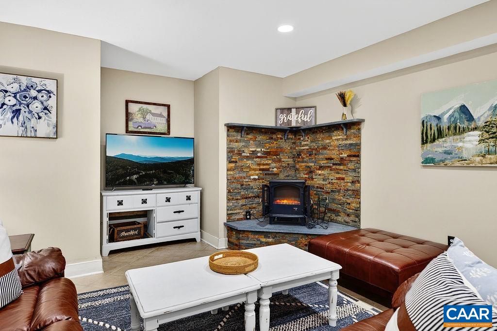 952 BLUE RIDGE DR, WINTERGREEN RESORT, Virginia 22967, 5 Bedrooms Bedrooms, ,4 BathroomsBathrooms,Residential,952 BLUE RIDGE DR,676279 MLS # 676279