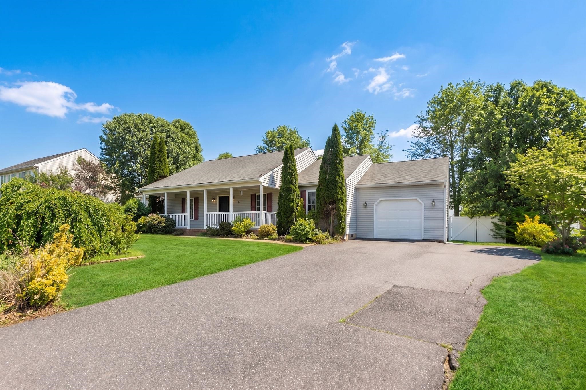 45 LAUREL WOOD DR, WAYNESBORO, Virginia 22980, 4 Bedrooms Bedrooms, ,2 BathroomsBathrooms,Residential,45 LAUREL WOOD DR,676426 MLS # 676426