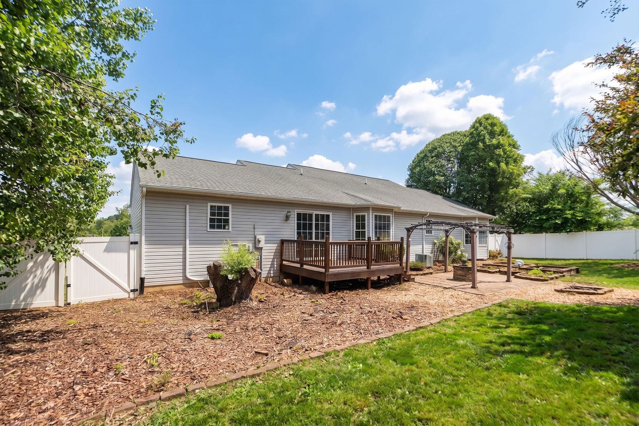 45 LAUREL WOOD DR, WAYNESBORO, Virginia 22980, 4 Bedrooms Bedrooms, ,2 BathroomsBathrooms,Residential,45 LAUREL WOOD DR,676426 MLS # 676426