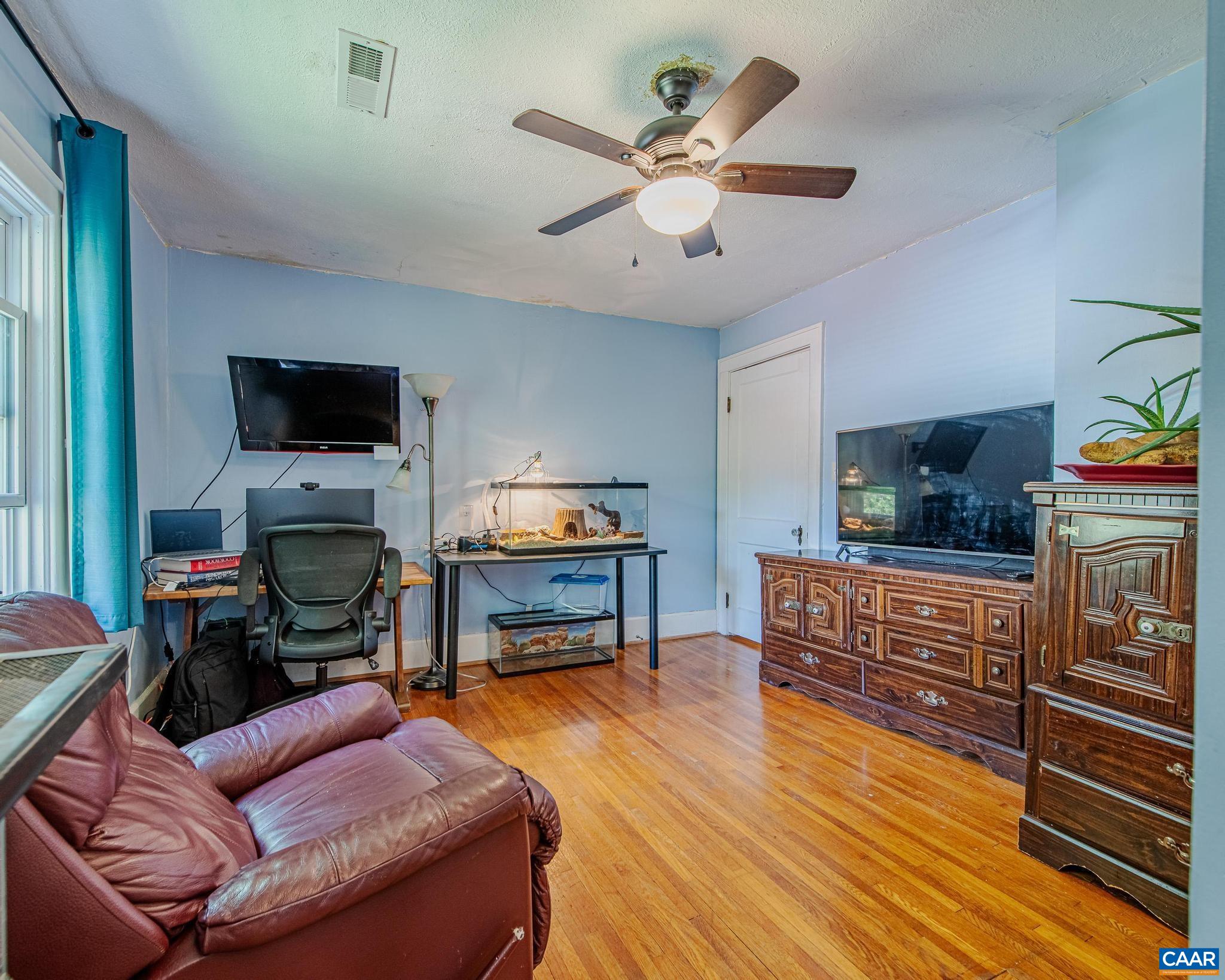 908 WOODROW AVE, WAYNESBORO, Virginia 22980, 4 Bedrooms Bedrooms, ,3 BathroomsBathrooms,Residential,908 WOODROW AVE,676433 MLS # 676433