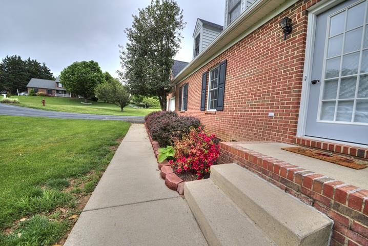 152 NOTTINGHAM LN, WAYNESBORO, Virginia 22980, 3 Bedrooms Bedrooms, ,2 BathroomsBathrooms,Residential,152 NOTTINGHAM LN,676450 MLS # 676450