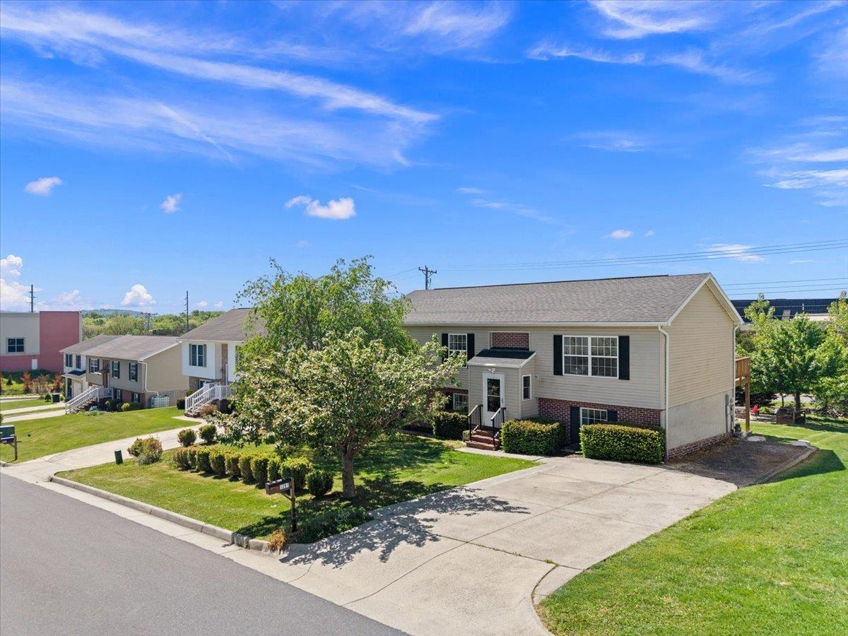 1291 STONECHRIS DR, HARRISONBURG, Virginia 22802, 4 Bedrooms Bedrooms, ,3 BathroomsBathrooms,Residential,1291 STONECHRIS DR,676459 MLS # 676459