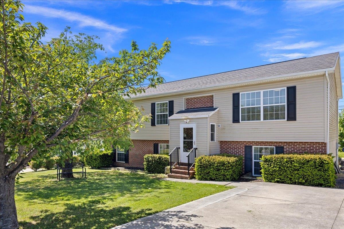 1291 STONECHRIS DR, HARRISONBURG, Virginia 22802, 4 Bedrooms Bedrooms, ,3 BathroomsBathrooms,Residential,1291 STONECHRIS DR,676459 MLS # 676459