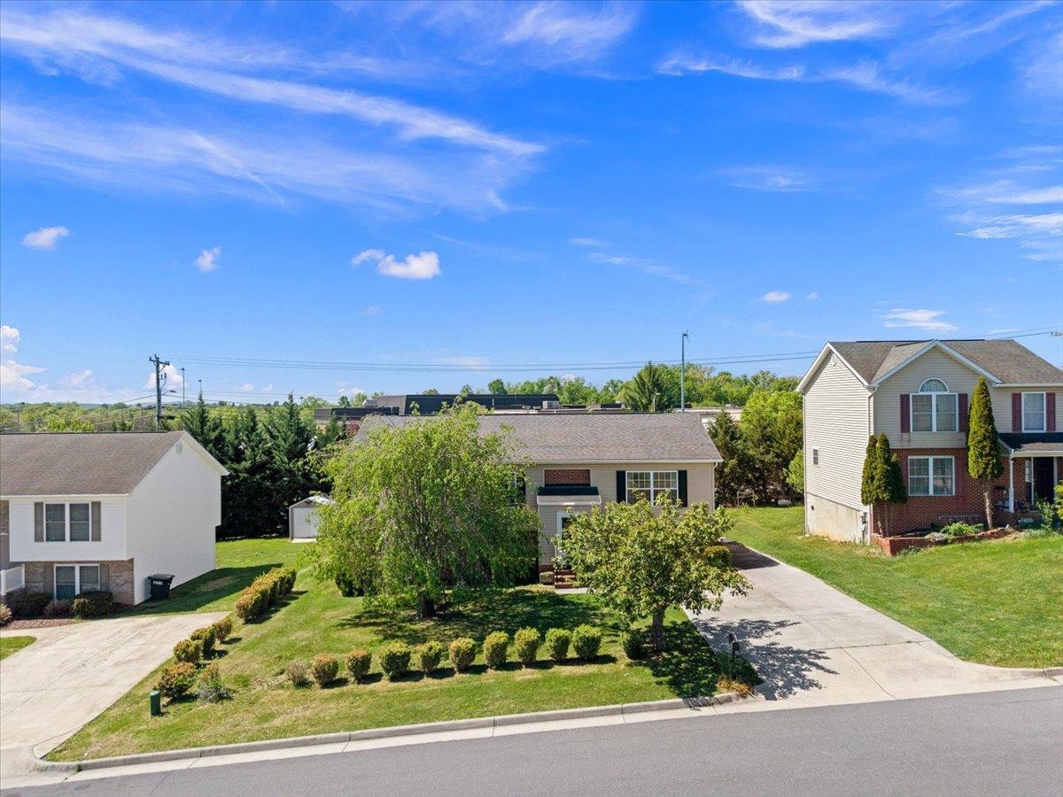 1291 STONECHRIS DR, HARRISONBURG, Virginia 22802, 4 Bedrooms Bedrooms, ,3 BathroomsBathrooms,Residential,1291 STONECHRIS DR,676459 MLS # 676459