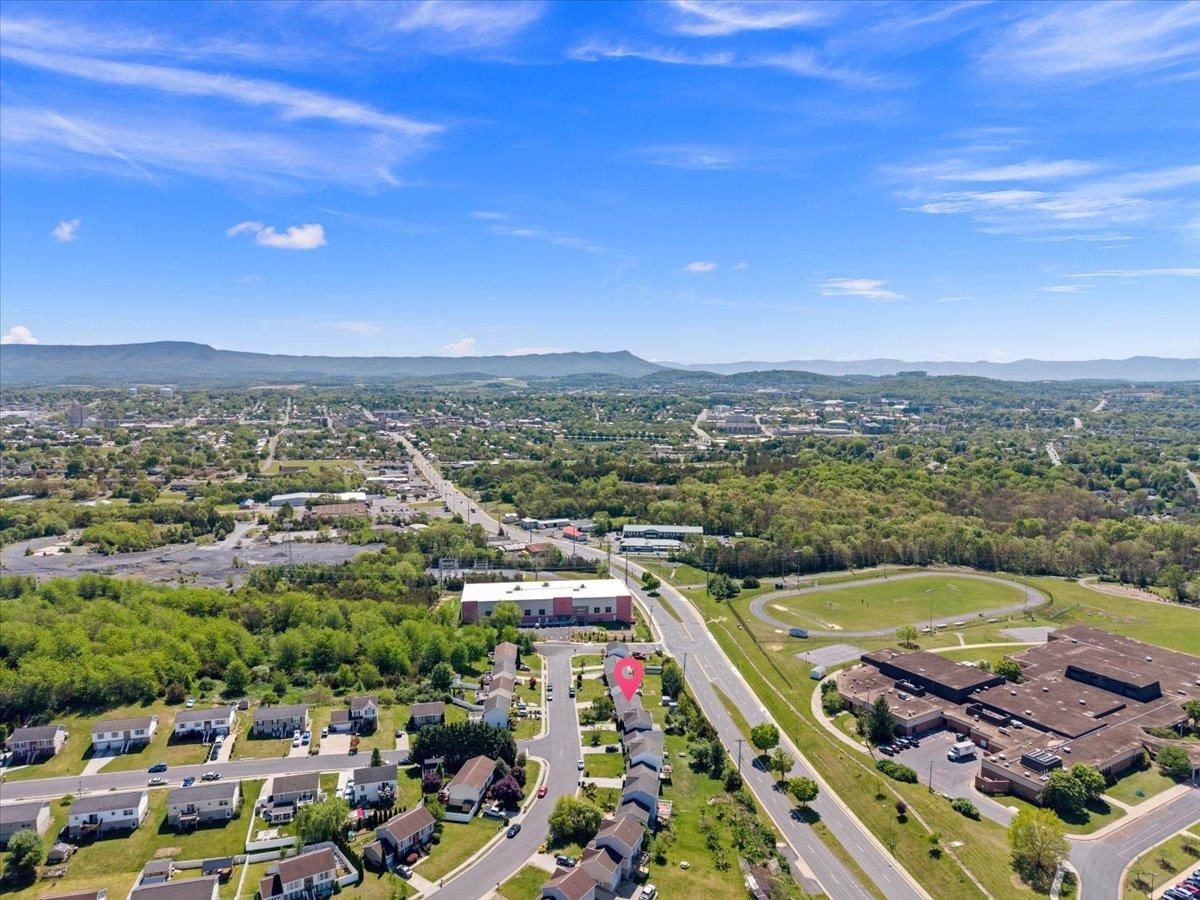 1291 STONECHRIS DR, HARRISONBURG, Virginia 22802, 4 Bedrooms Bedrooms, ,3 BathroomsBathrooms,Residential,1291 STONECHRIS DR,676459 MLS # 676459