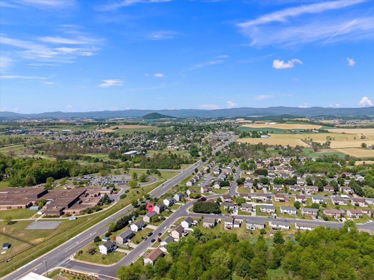1291 STONECHRIS DR, HARRISONBURG, Virginia 22802, 4 Bedrooms Bedrooms, ,3 BathroomsBathrooms,Residential,1291 STONECHRIS DR,676459 MLS # 676459