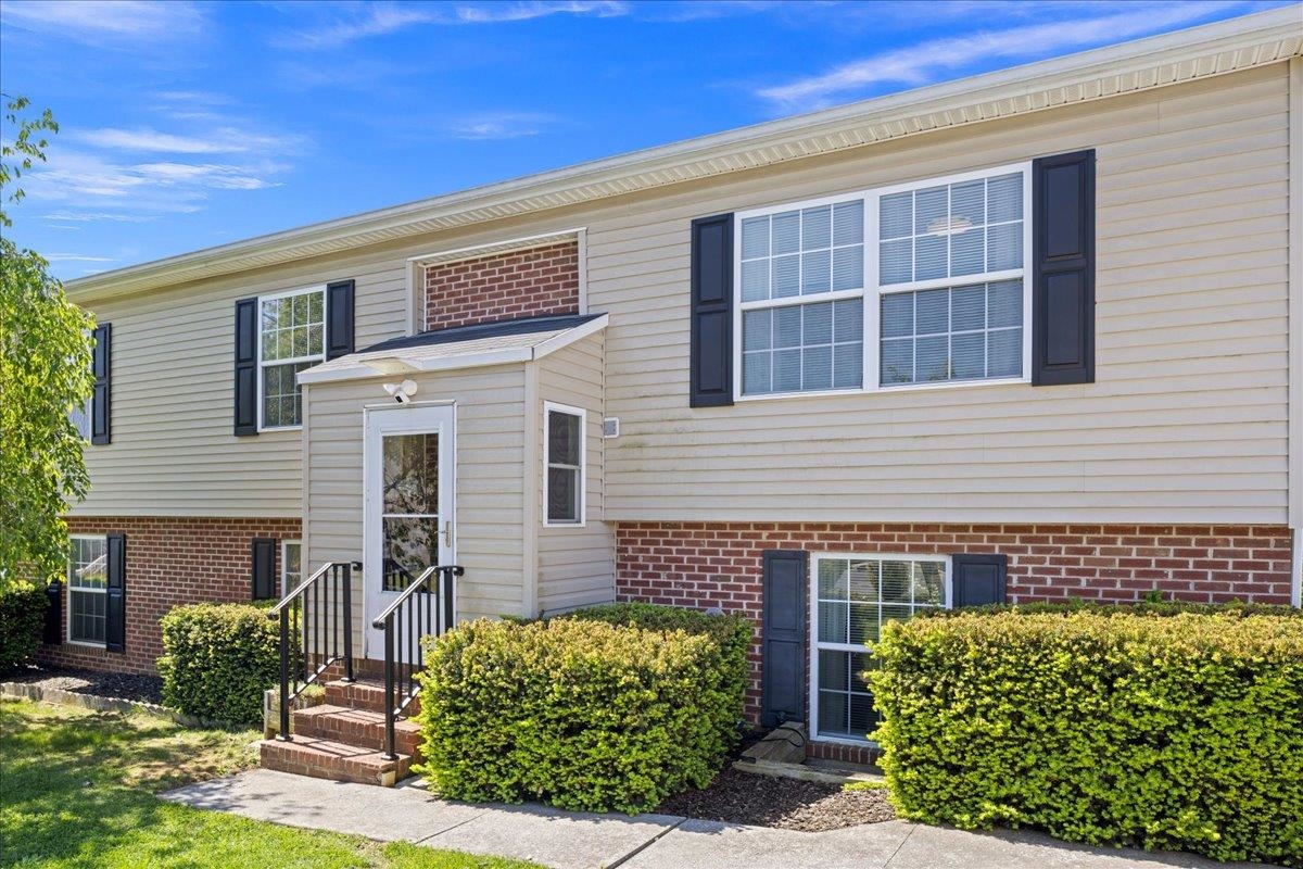 1291 STONECHRIS DR, HARRISONBURG, Virginia 22802, 4 Bedrooms Bedrooms, ,3 BathroomsBathrooms,Residential,1291 STONECHRIS DR,676459 MLS # 676459