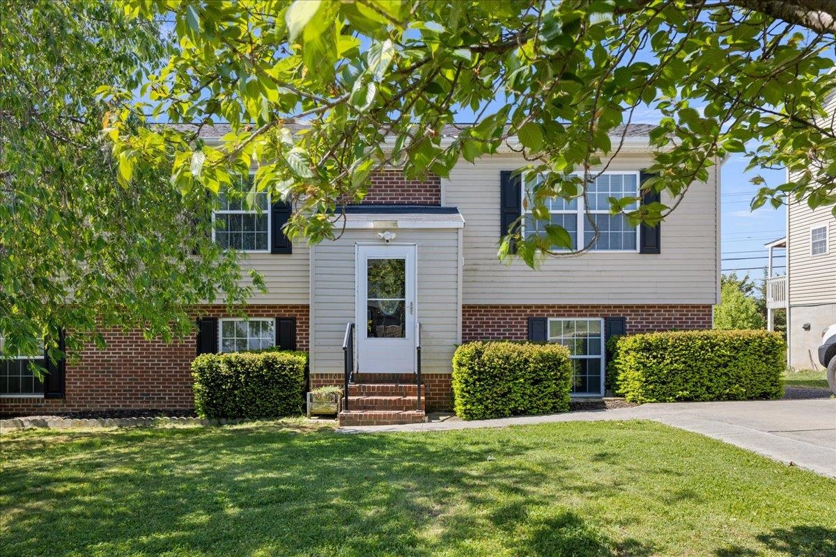 1291 STONECHRIS DR, HARRISONBURG, Virginia 22802, 4 Bedrooms Bedrooms, ,3 BathroomsBathrooms,Residential,1291 STONECHRIS DR,676459 MLS # 676459