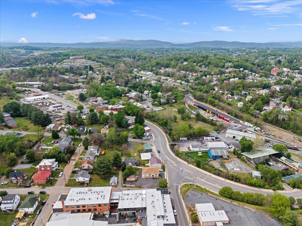 204 W HAMPTON ST, STAUNTON, Virginia 24401, ,Commercial,204 W HAMPTON ST,676517 MLS # 676517