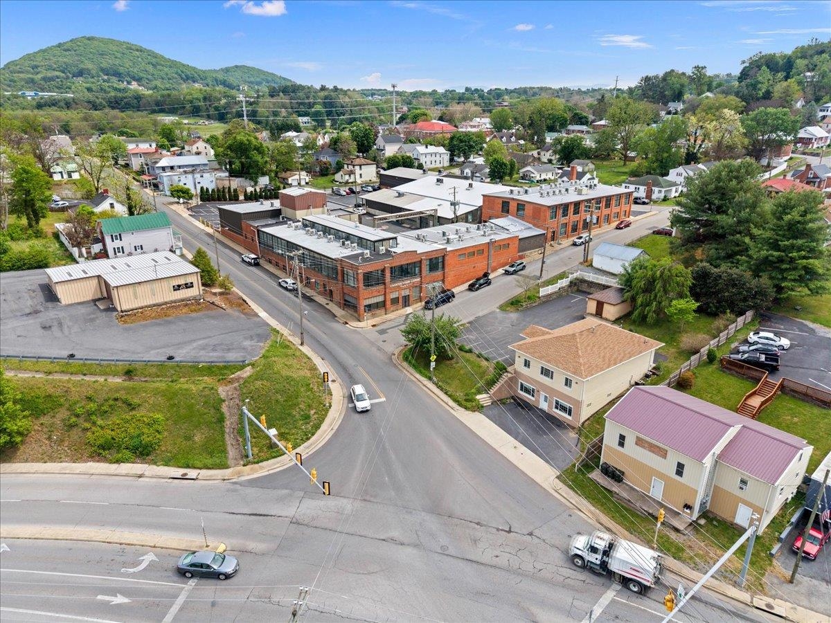 204 W HAMPTON ST, STAUNTON, Virginia 24401, ,Commercial,204 W HAMPTON ST,676517 MLS # 676517