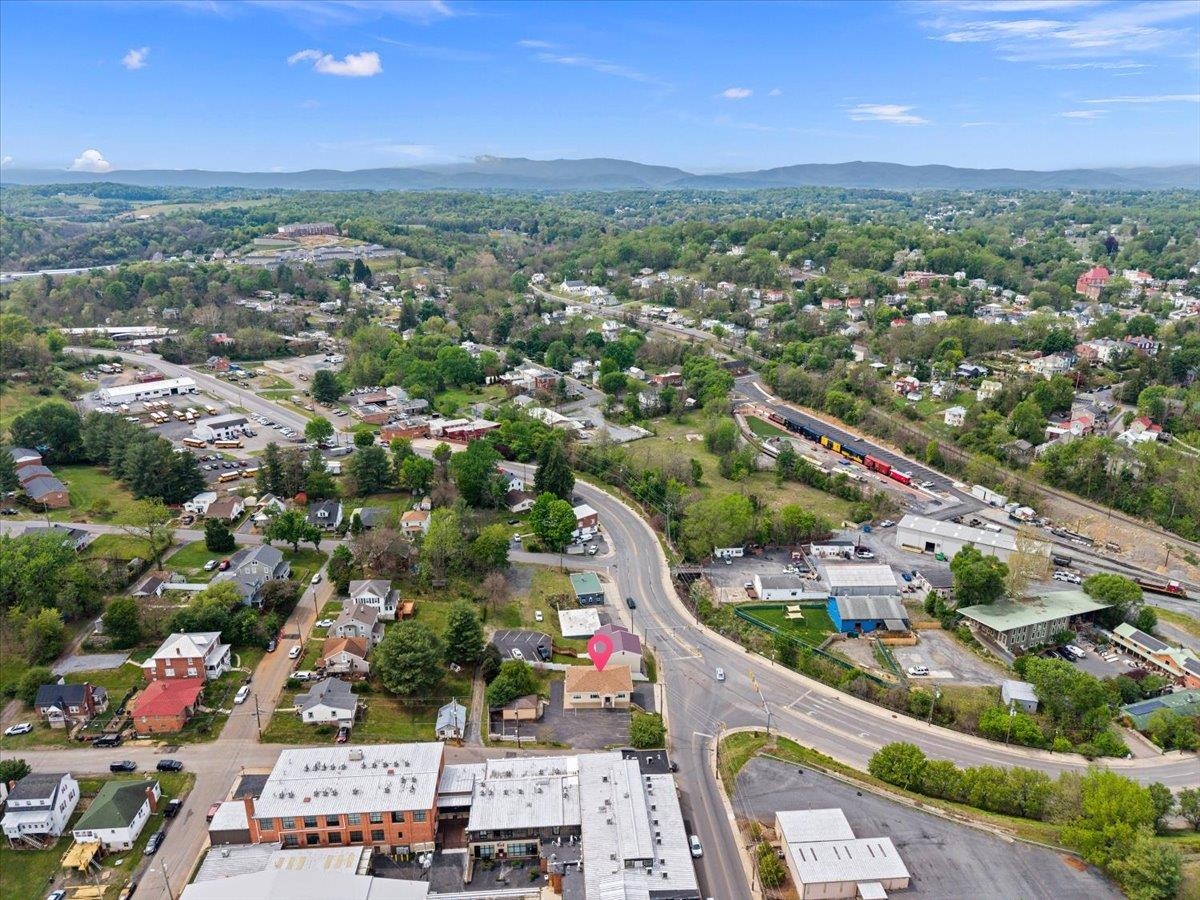 204 W HAMPTON ST, STAUNTON, Virginia 24401, ,Commercial,204 W HAMPTON ST,676517 MLS # 676517
