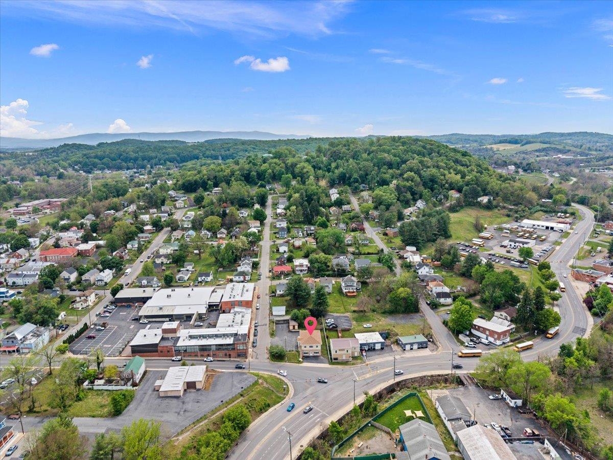 204 W HAMPTON ST, STAUNTON, Virginia 24401, ,Commercial,204 W HAMPTON ST,676517 MLS # 676517